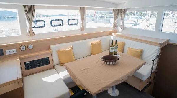 Lagoon 39 - Boatscribe.com
