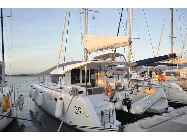 Lagoon 39 - Boatscribe.com