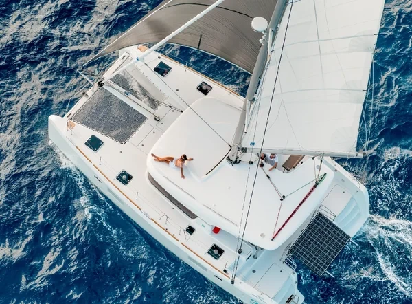 Lagoon 39 - Boatscribe.com