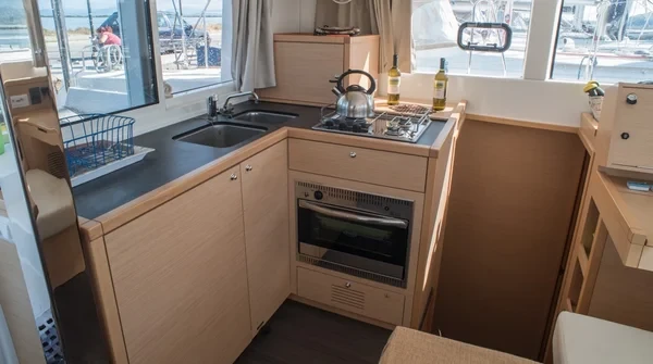 Lagoon 39 - Boatscribe.com