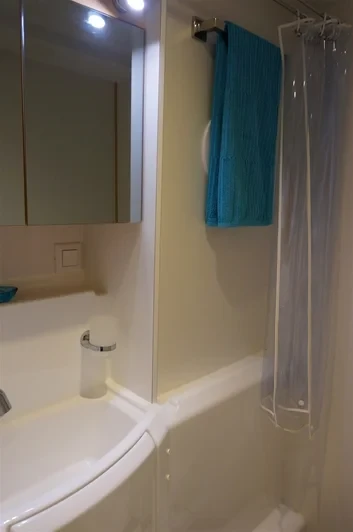 Lagoon 400 S2 - Boatscribe.com