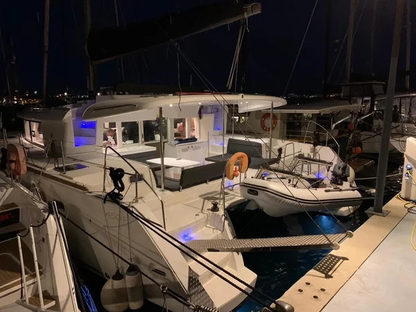Lagoon 450 - Boatscribe.com