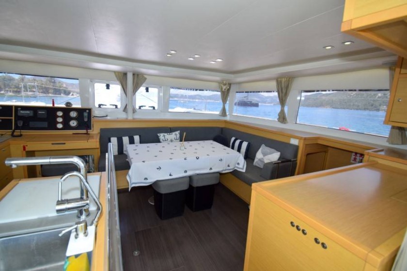 Lagoon 450 - Boatscribe.com