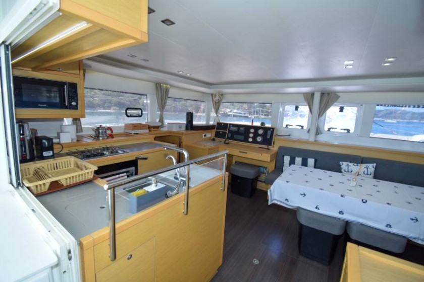 Lagoon 450 - Boatscribe.com