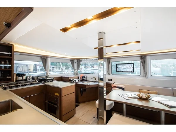 Lagoon 46 - Boatscribe.com