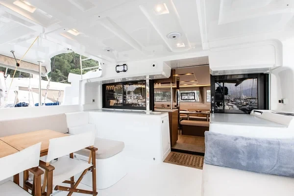 Lagoon 46 - Boatscribe.com