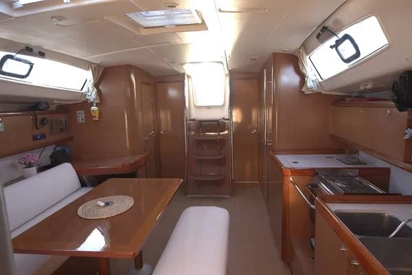 Oceanis 43 - Boatscribe.com