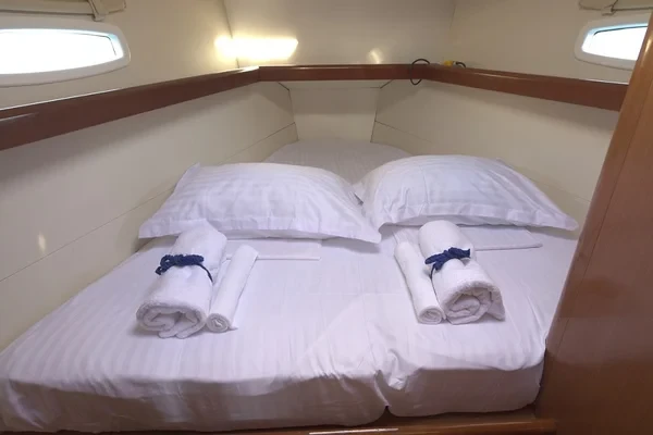 Oceanis 43 - Boatscribe.com