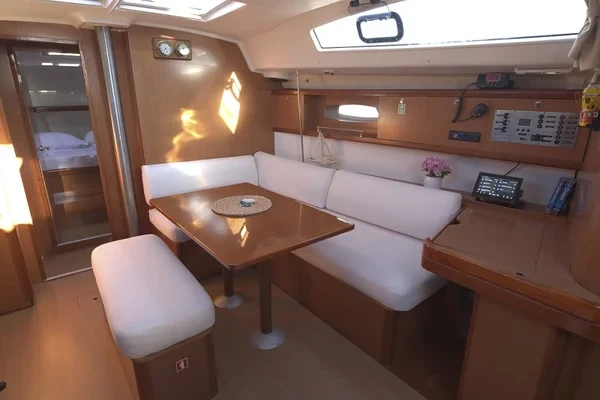 Oceanis 43 - Boatscribe.com
