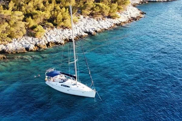 Oceanis 43 - Boatscribe.com