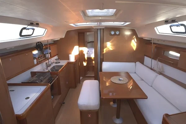 Oceanis 43 - Boatscribe.com