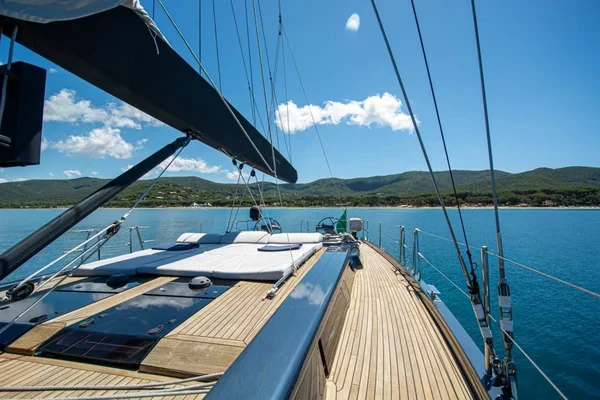 Hanse 575 - Boatscribe.com