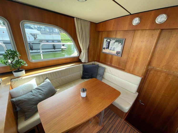 Grand Sturdy 40.9 AC - Boatscribe.com