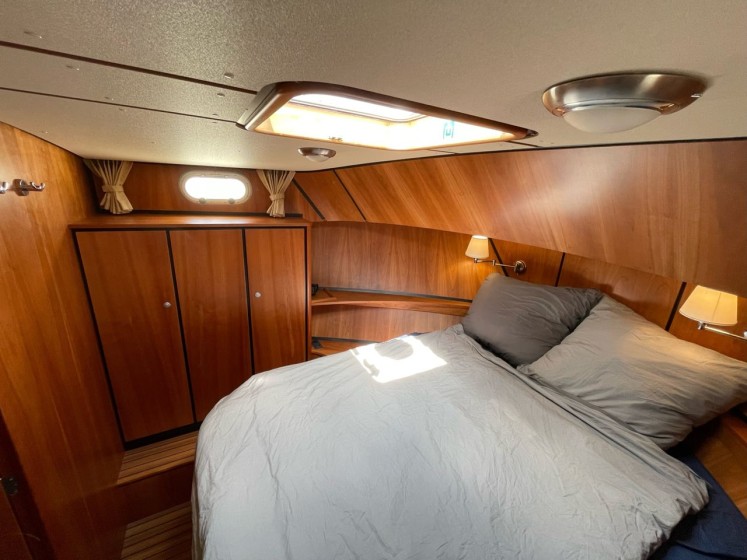 Grand Sturdy 40.9 AC - Boatscribe.com