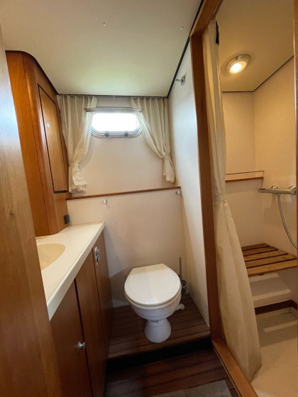 Grand Sturdy 40.9 AC - Boatscribe.com