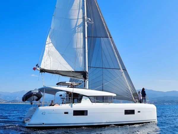 Lagoon 42 - Boatscribe.com