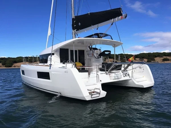 Lagoon 40 - Boatscribe.com