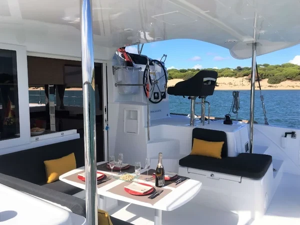 Lagoon 40 - Boatscribe.com