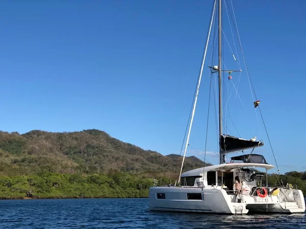 Lagoon 40 - Boatscribe.com