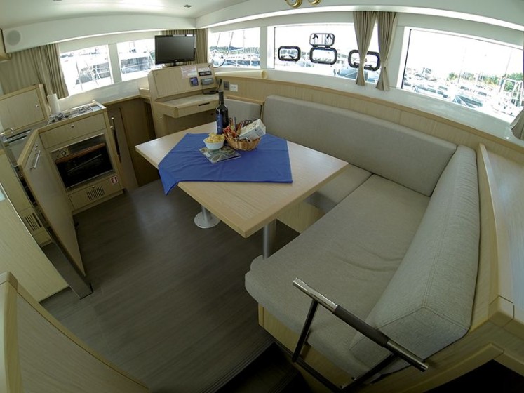 Lagoon 39 - Boatscribe.com