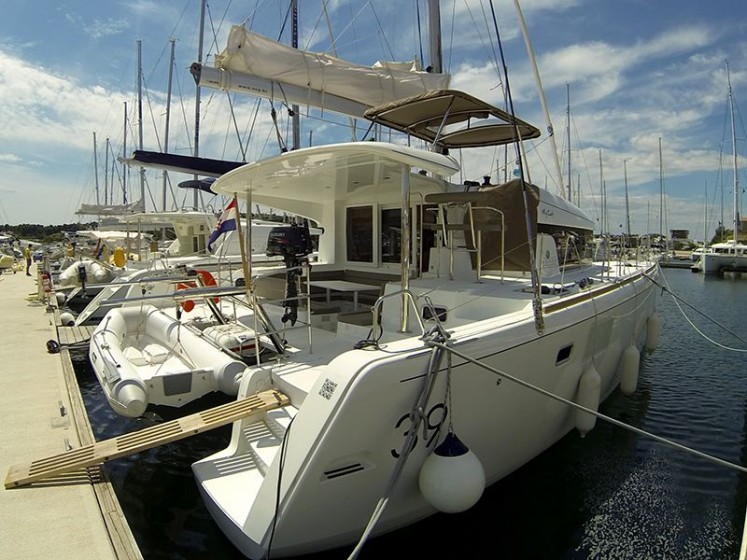 Lagoon 39 - Boatscribe.com