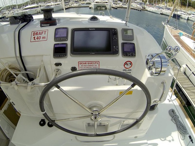 Lagoon 39 - Boatscribe.com