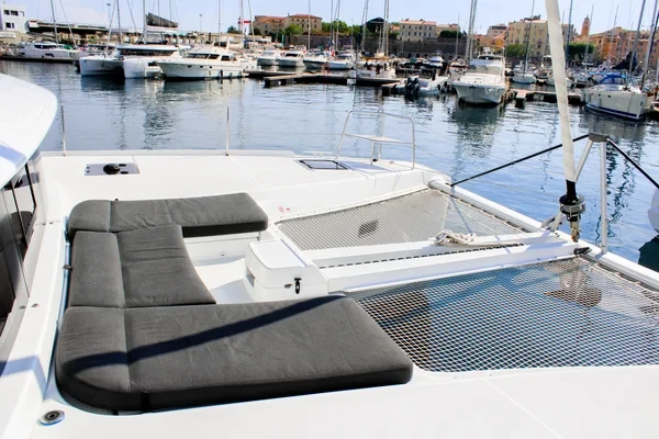 Lagoon 46 - Boatscribe.com