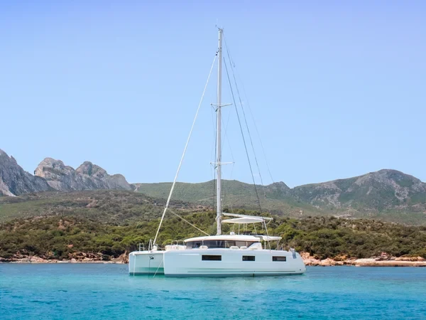 Lagoon 46 - Boatscribe.com