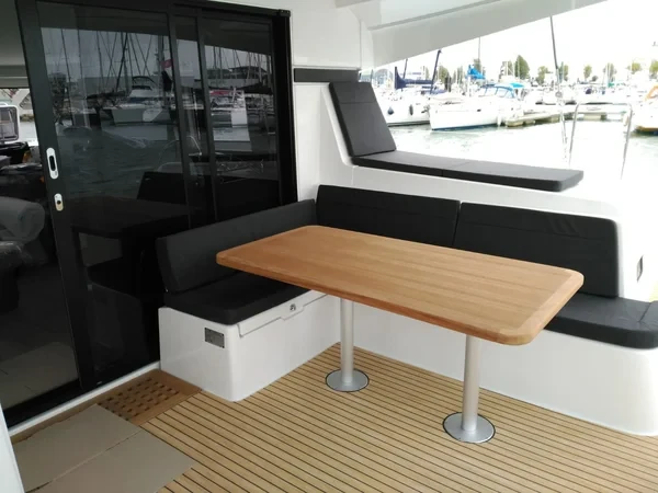 Lagoon 42 - Boatscribe.com
