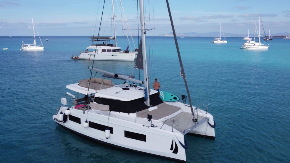 Aventura 37 - Boatscribe.com