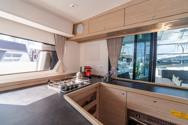 Lagoon 42 - Boatscribe.com