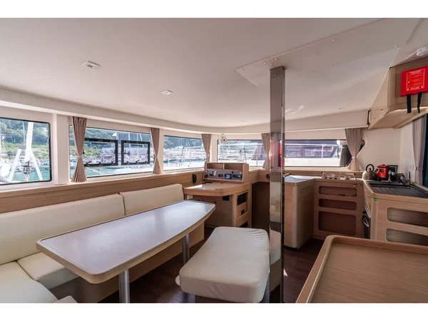 Lagoon 42 - Boatscribe.com