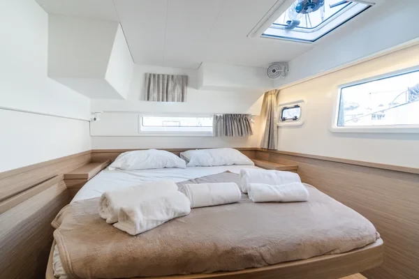 Lagoon 42 - Boatscribe.com