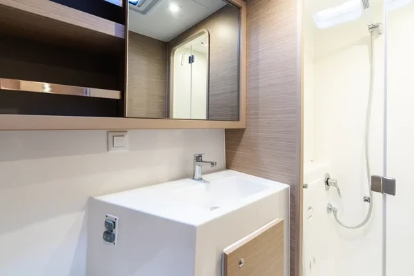 Lagoon 42 - Boatscribe.com