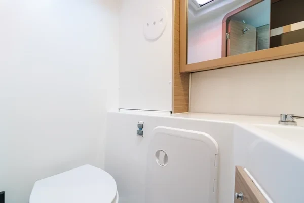 Lagoon 42 - Boatscribe.com