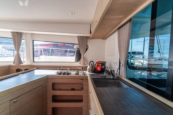 Lagoon 42 - Boatscribe.com