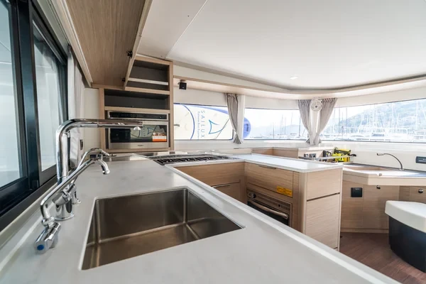 Lagoon 46 - Boatscribe.com