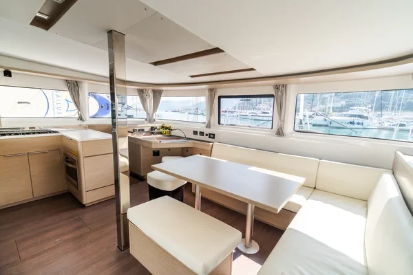 Lagoon 46 - Boatscribe.com