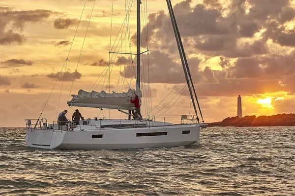 Sun Odyssey 490 - Boatscribe.com