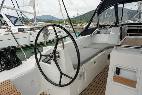 Oceanis 34.1 - Boatscribe.com