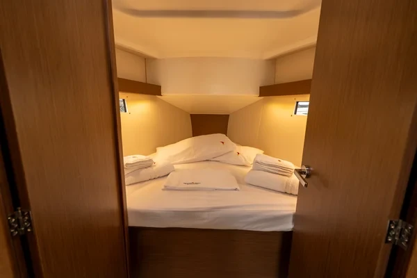 Oceanis 34.1 - Boatscribe.com