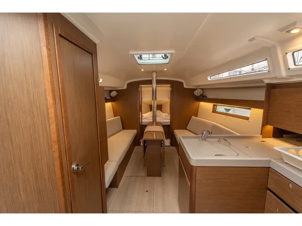 Oceanis 34.1 - Boatscribe.com
