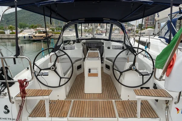 Oceanis 34.1 - Boatscribe.com
