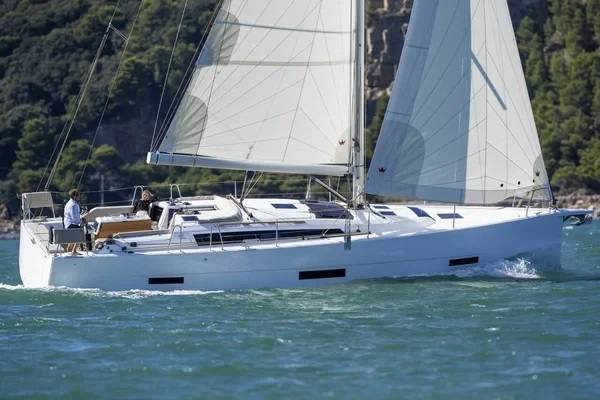 Dufour 430 - Boatscribe.com
