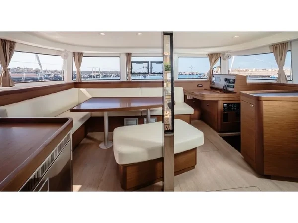 Lagoon 42 - Boatscribe.com