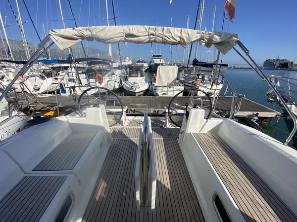 Oceanis 38.1 - Boatscribe.com