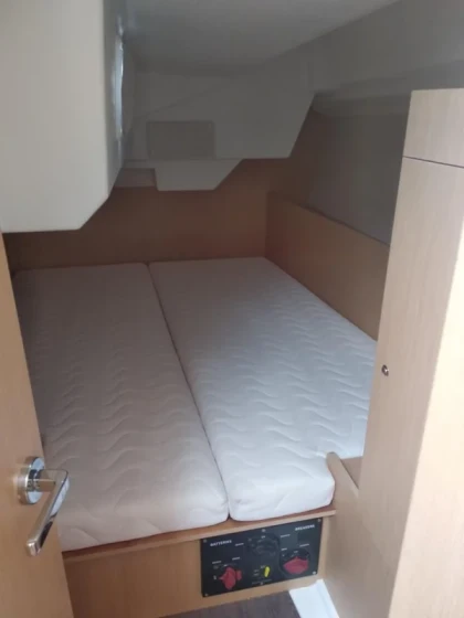 Oceanis 38.1 - Boatscribe.com