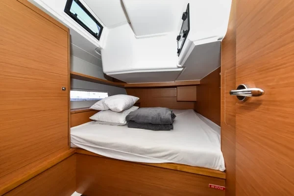 Dufour 470 - Boatscribe.com