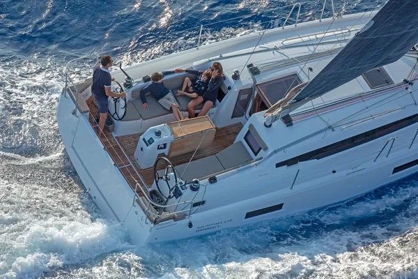 Sun Odyssey 410 - Boatscribe.com