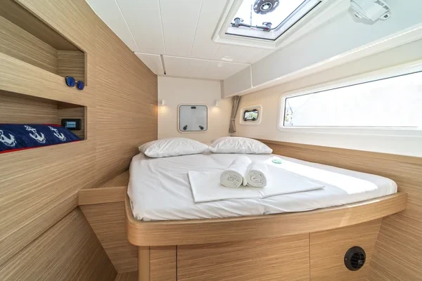 Lagoon 42 - Boatscribe.com